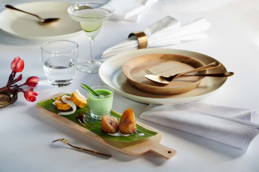 Ubud: Romantic Dinner on a Forest Tree Deck - Service that helps the evening work