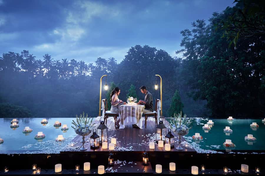 Ubud: Romantic Floating Dinner Under the Stars - The six courses, from scallop to chocolate