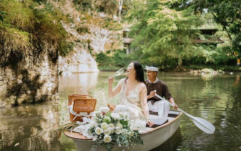 Ubud: Romantic Picnic on a Wooden Boat with Sparkling Wine - What is not included