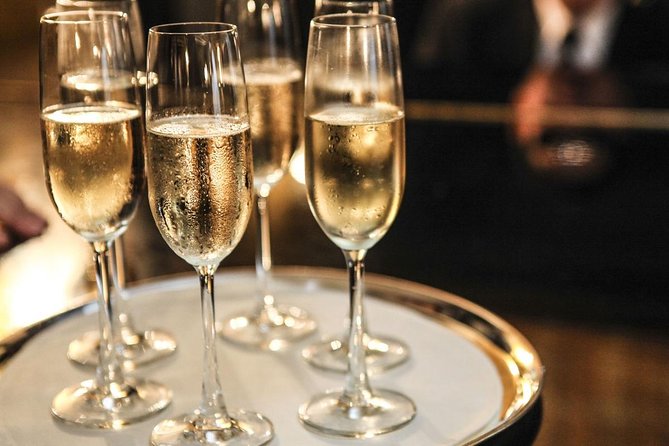 Valentine's Day Seine River Champagne Cruise - Group size, service, and atmosphere