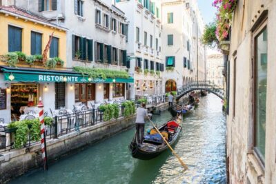 Romantic Gondola tour and Dinner for two