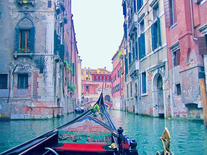 Venice: Romantic Gondola tour and Dinner for two - What the three-course dinner adds