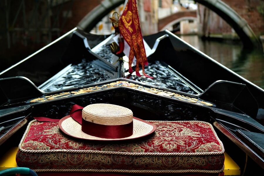 Venice: Romantic Palace Dinner and Private Gondola Ride - Arriving at Palazzetto Pisani