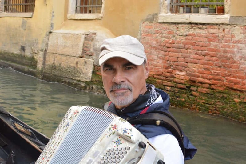 Venice: Romantic Shared Gondola Serenade on the Grand Canal - Four landmarks seen from the water