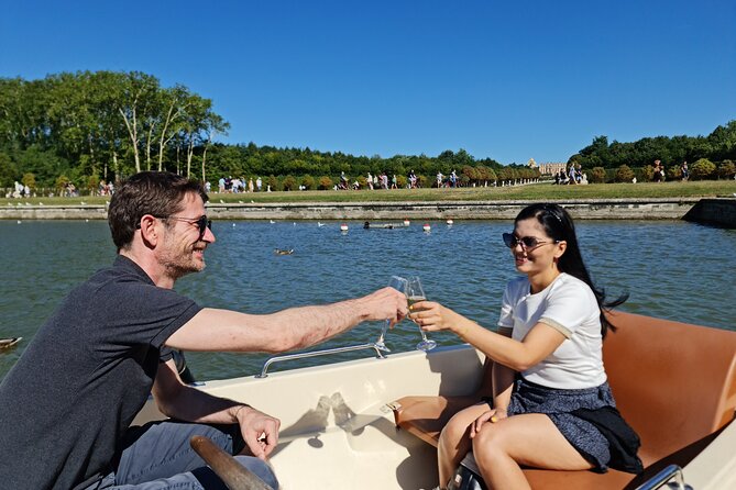 Versailles Golf Cart Guided Tour and Romantic Boat with Champagne - Walking back to the Palace