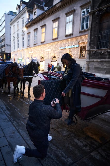 Vienna: Professional Proposal Photographer - The proposal itself, captured without a phone