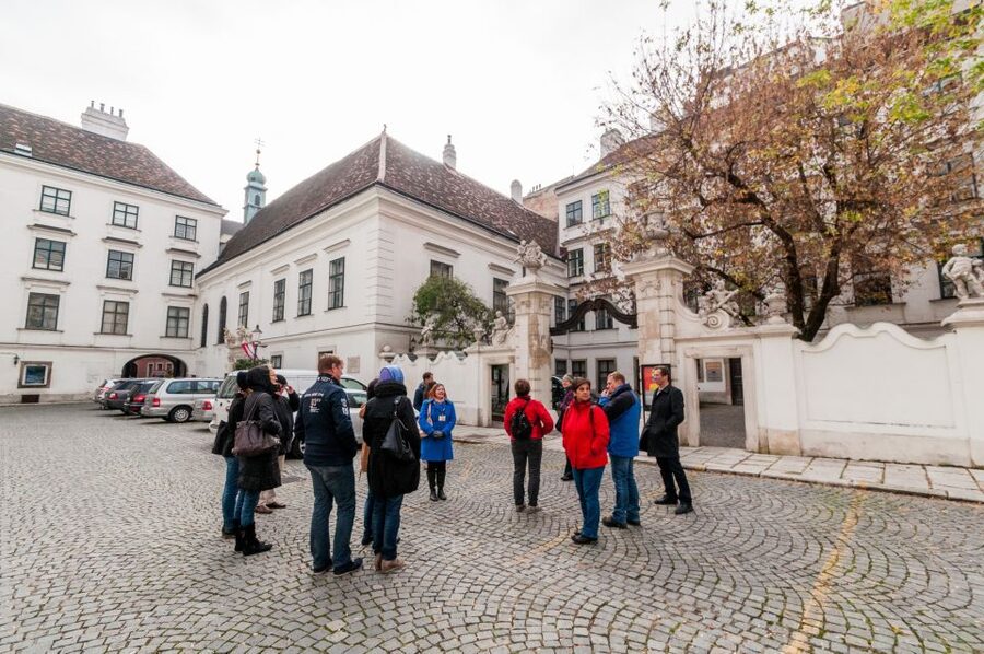 Vienna: Romantic Old Town 2-Hour Discovery Tour - What this Vienna walk is really trying to show you