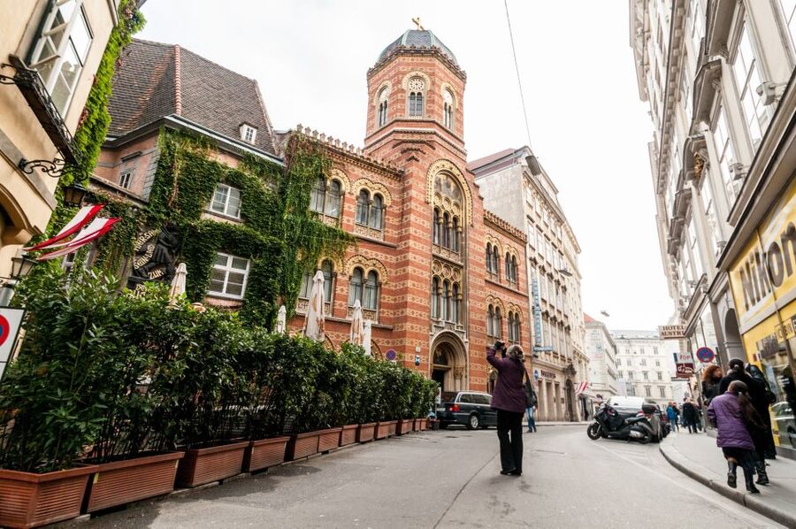 Vienna: Romantic Old Town 2-Hour Discovery Tour - Romans, Jews, and traders around the old market