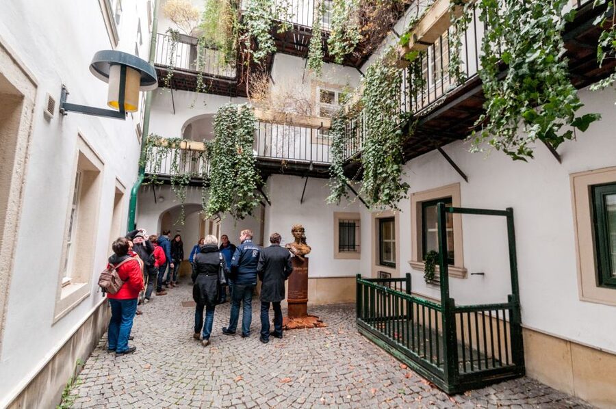 Vienna: Romantic Old Town 2-Hour Discovery Tour - Myths, animals, and the stories on Vienna’s walls
