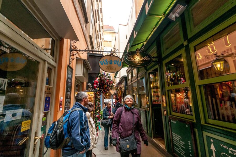 Vienna: Romantic Old Town 2-Hour Discovery Tour - Hoher Markt and the Anchor Clock
