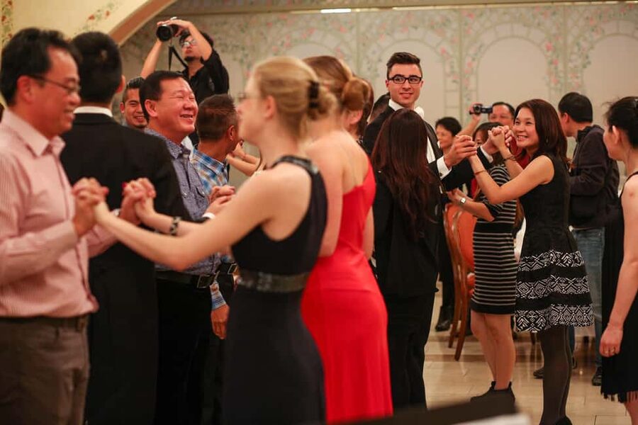Vienna: Viennese Waltz Beginner Workshop for Couples - Moving around the floor with your partner