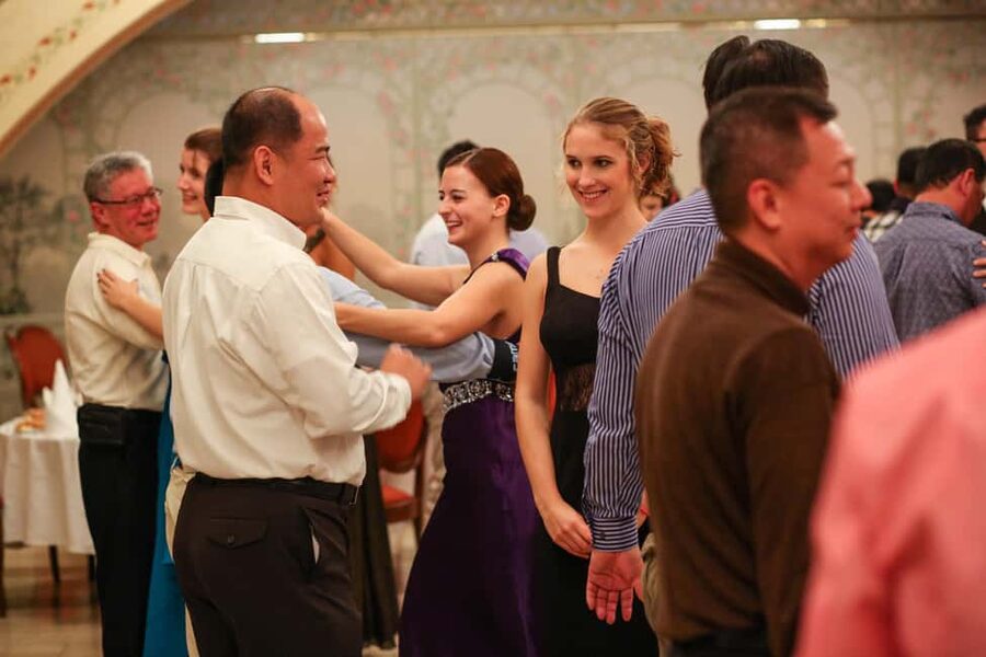 Vienna: Viennese Waltz Beginner Workshop for Couples - Entering the ballroom and meeting Aga Bohun