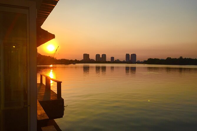 VIP Tour in Saigon: Romantic Sunset Cocktail by SpeedBoat - The cocktail or mocktail stop