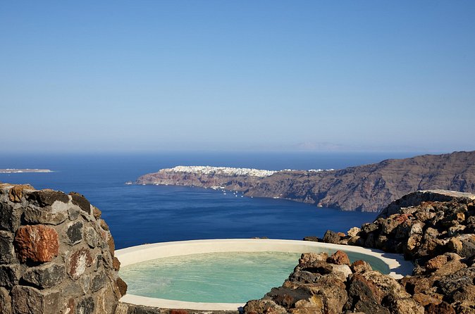 Volcanic Hot-Tub with Caldera View for Ultra-Romantic Couples - Who will enjoy this experience most?