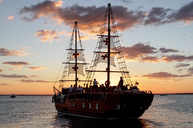 Your Romantic Dinner in Cancun, includes national open bar and live music - A sunset cruise with Cancun as the backdrop
