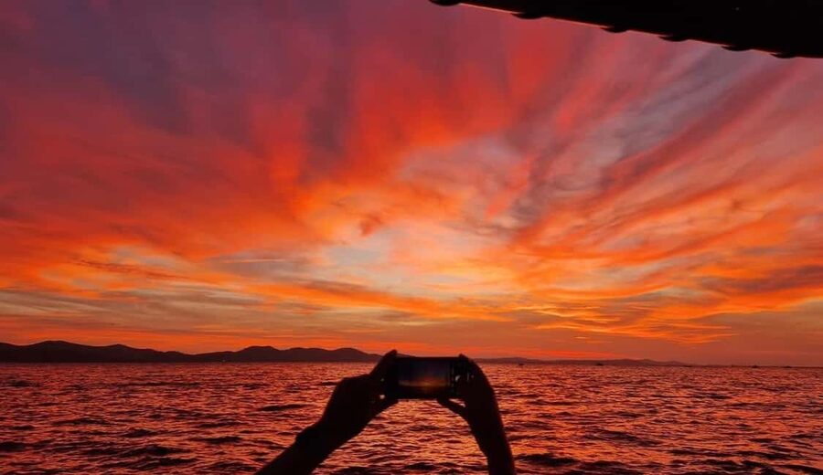 Zadar: Romantic Luxury Sunset Boat Tour with Aperol Spritz - Passing the Sea Organ and the old town